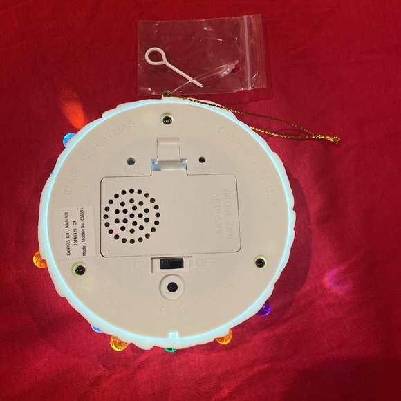 Christmas ornament; record a message. Lights up - Picture 4 of 5